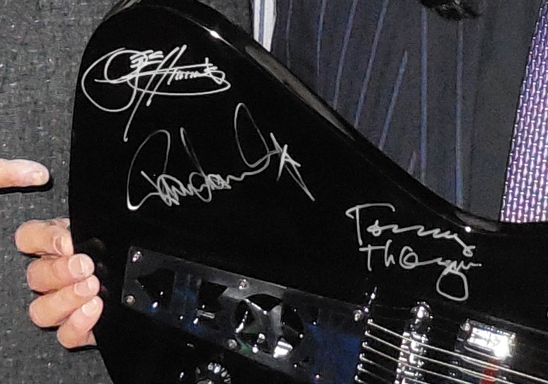 Signierte Kiss Gitarre   Signierte Kiss Gitarre