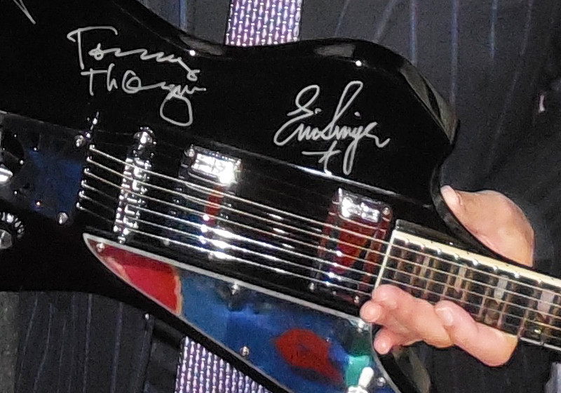 Signierte Kiss Gitarre   Signierte Kiss Gitarre