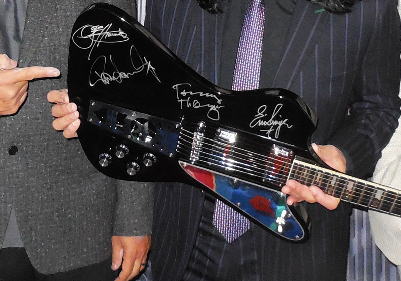 Signierte Kiss Gitarre   Signierte Kiss Gitarre