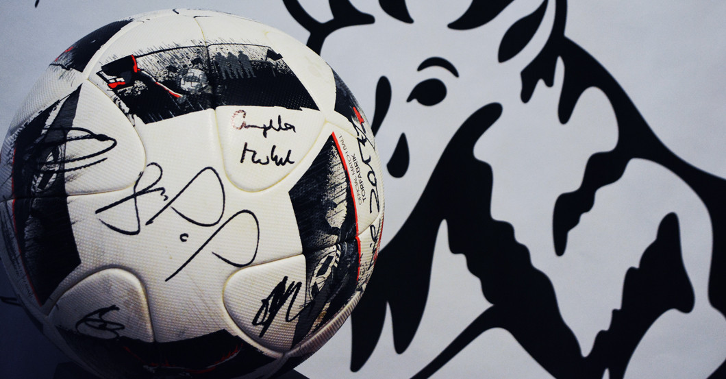 Signierter Ball Kanzlerin   Signierter Ball Kanzlerin