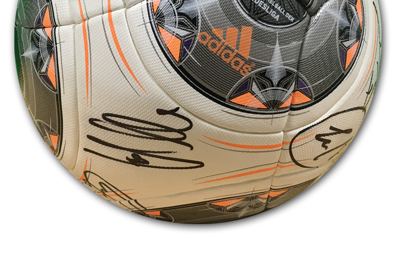  Signierter Bundesligaball 