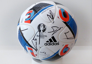  Signierter EM Spielball 