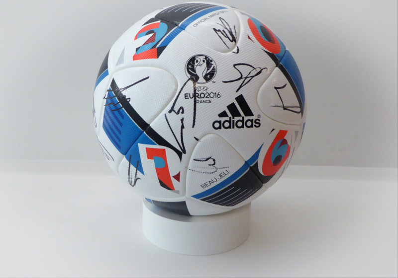  Signierter EM Spielball 