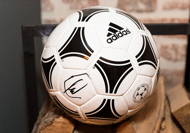 Signierter FIFA-Fußball   Signierter FIFA-Fußball