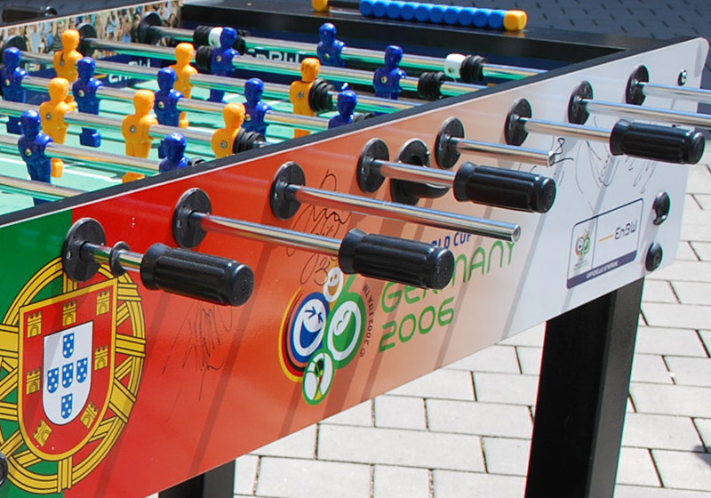 Signierter Kickertisch   Signierter Kickertisch