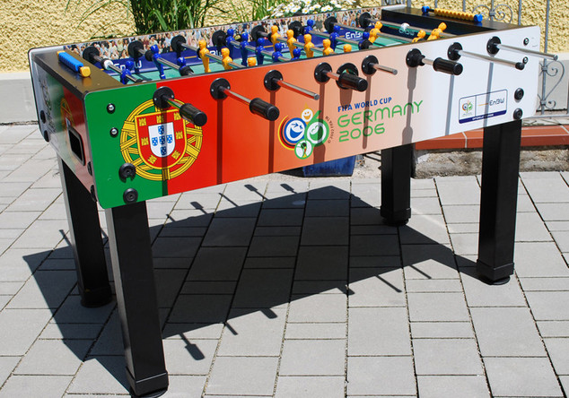 Signierter Kickertisch   Signierter Kickertisch