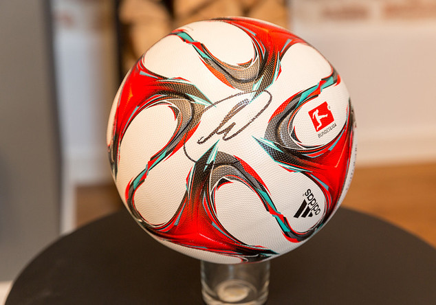 Signierter Müller-Ball   Signierter Müller-Ball