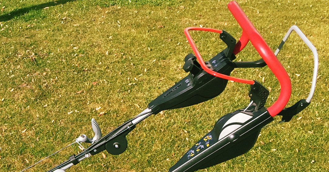 Signierter Rasenmäher   Signierter Rasenmäher