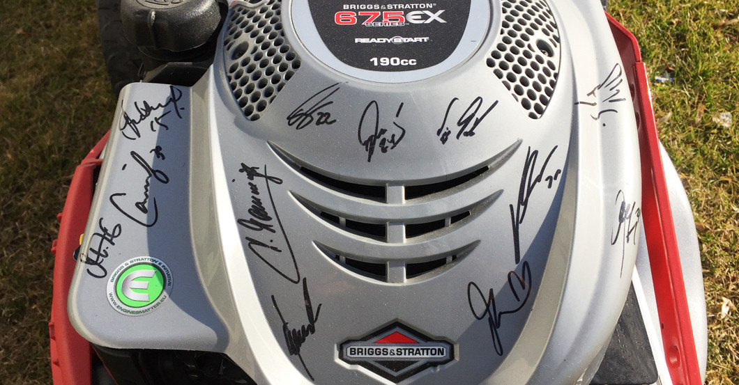 Signierter Rasenmäher   Signierter Rasenmäher