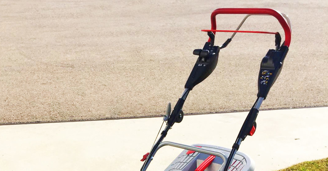 Signierter Rasenmäher   Signierter Rasenmäher