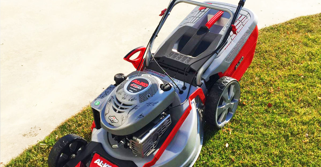 Signierter Rasenmäher   Signierter Rasenmäher