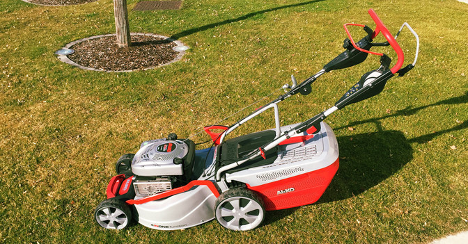 Signierter Rasenmäher   Signierter Rasenmäher