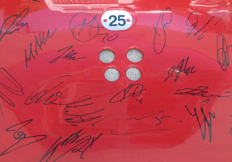 Signierter Stadion-Sitz   Signierter Stadion-Sitz