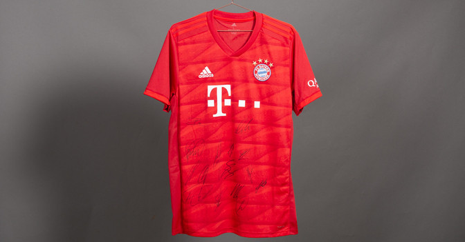 Signiertes Bayern Trikot   Signiertes Bayern Trikot