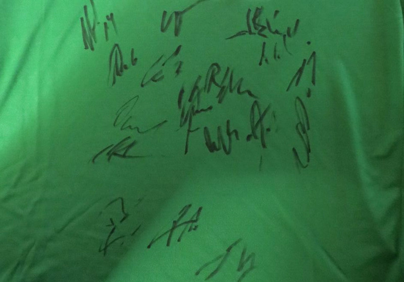  Signiertes Bremen-Trikot 