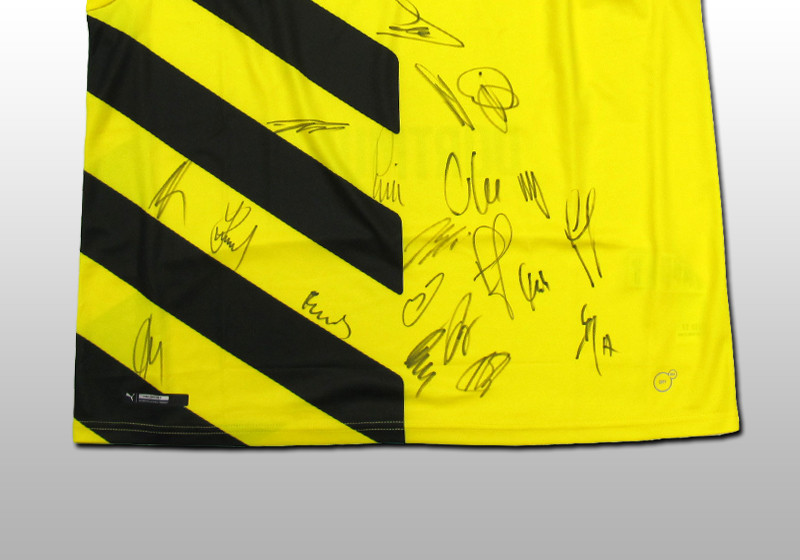  Signiertes BVB-Trikot 