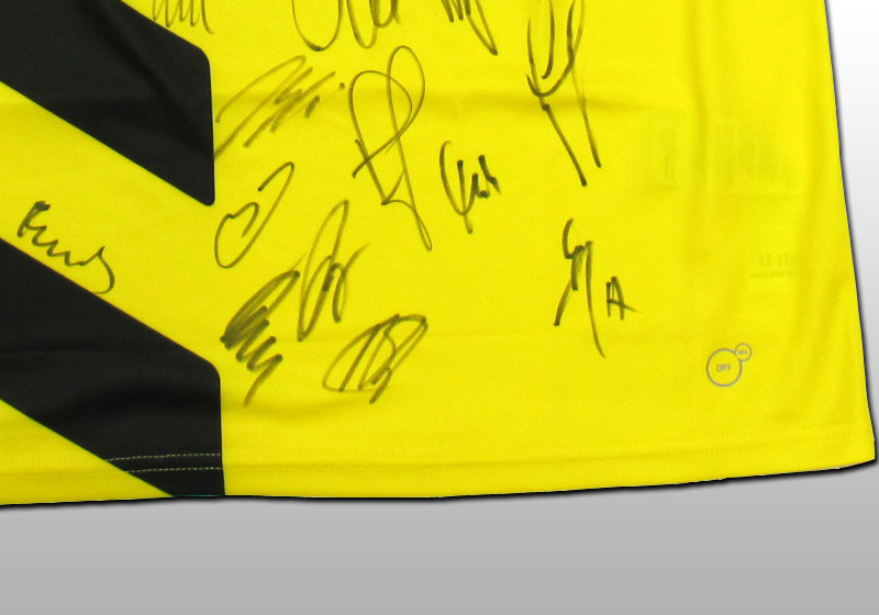  Signiertes BVB-Trikot 
