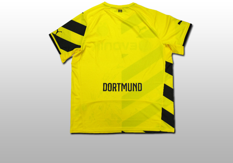  Signiertes BVB-Trikot 