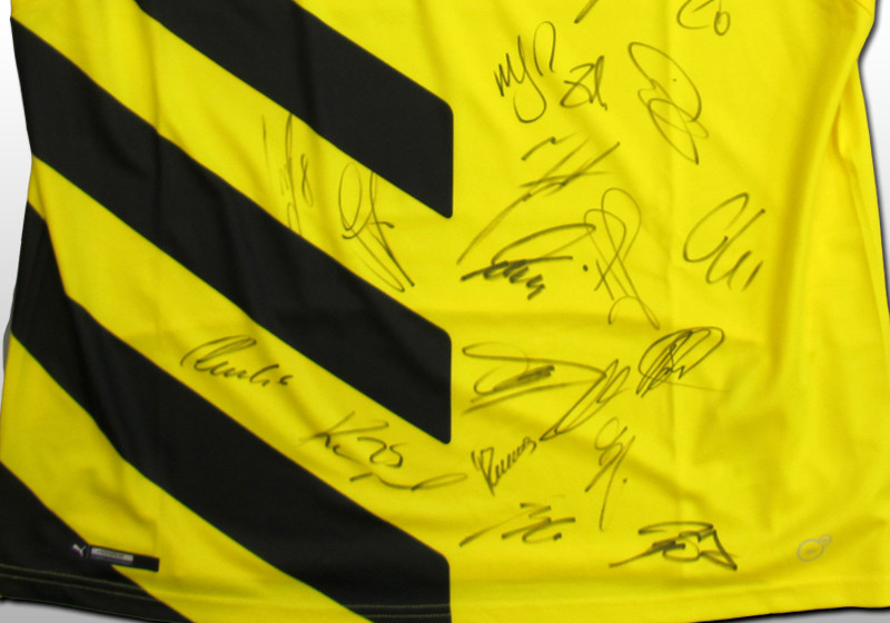  Signiertes BVB-Trikot 