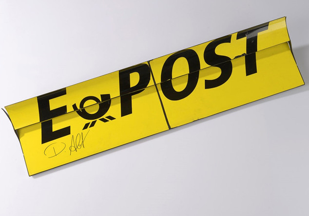 Signiertes Crashteil    Signiertes Crashteil