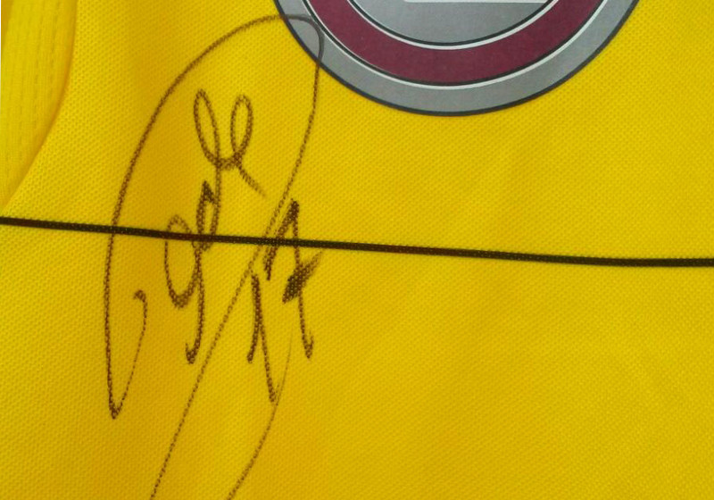  Signiertes Dede Trikot 