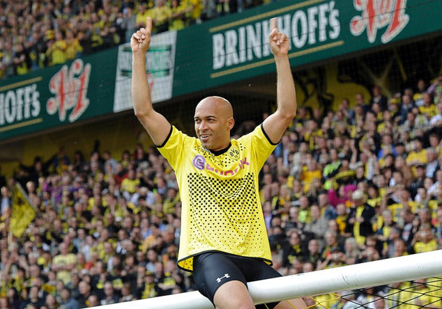 Signiertes Dede Trikot   Signiertes Dede Trikot