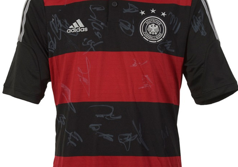  Signiertes DFB-Trikot 
