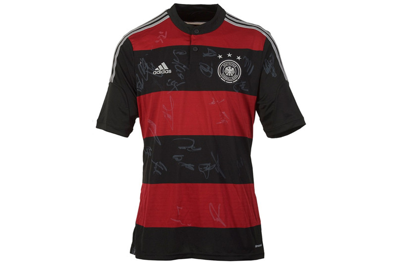  Signiertes DFB-Trikot 