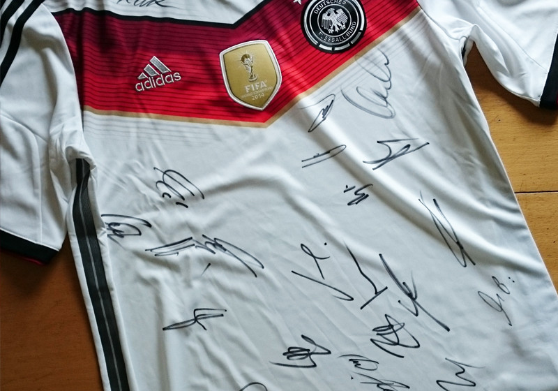  Signiertes DFB-Trikot 