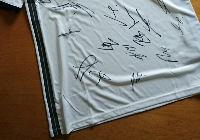  Signiertes DFB-Trikot 