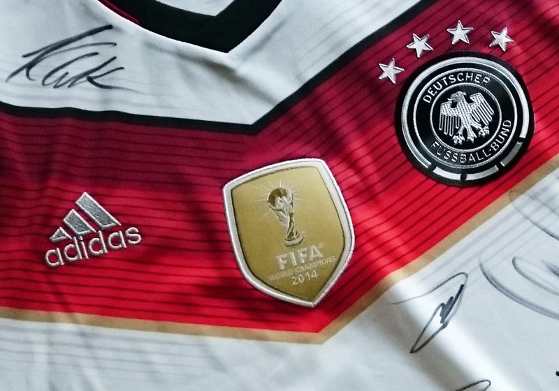  Signiertes DFB-Trikot 