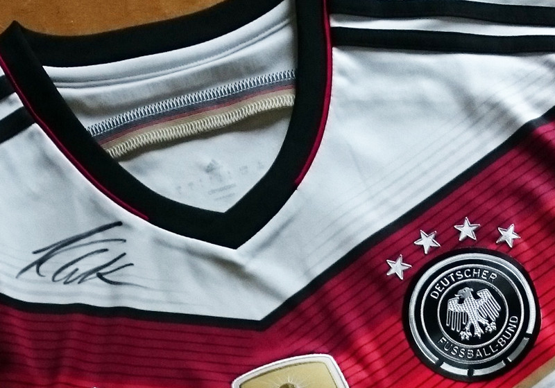  Signiertes DFB-Trikot 