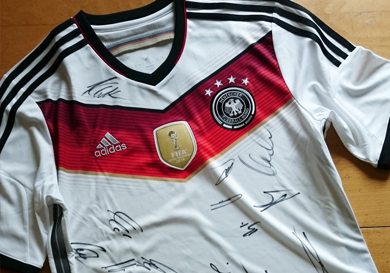  Signiertes DFB-Trikot 