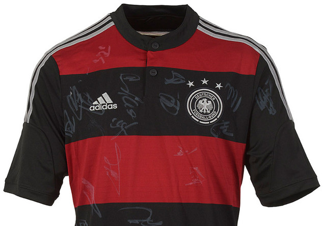 Signiertes DFB-Trikot   Signiertes DFB-Trikot