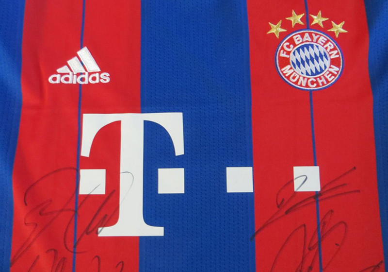  Signiertes FCB Heimtrikot 