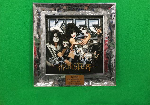 Signiertes Kiss Cover   Signiertes Kiss Cover
