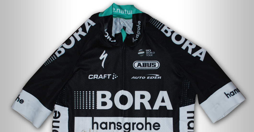  Signiertes Teamtrikot 