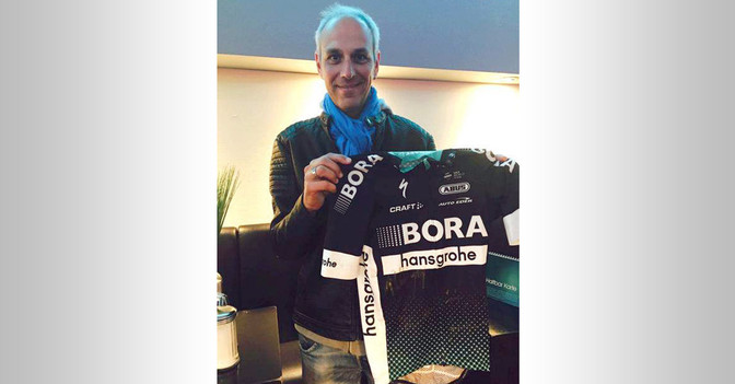 Signiertes Teamtrikot   Signiertes Teamtrikot