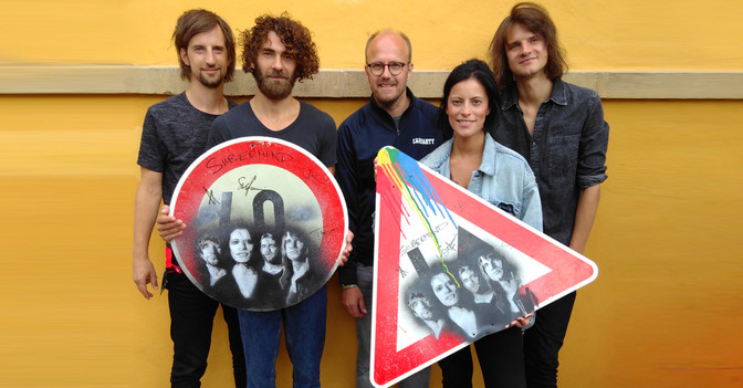 Silbermond Verkehrsschild   Silbermond Verkehrsschild