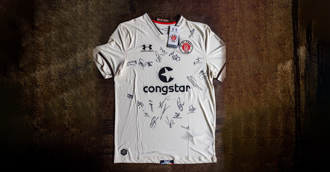 St Pauli signiert Trikot   St Pauli signiert Trikot