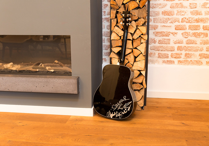 Stanfour-Gitarre   Stanfour-Gitarre