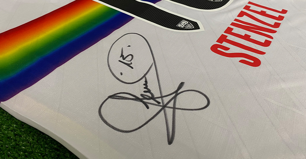  Stenzel Outfit signiert 