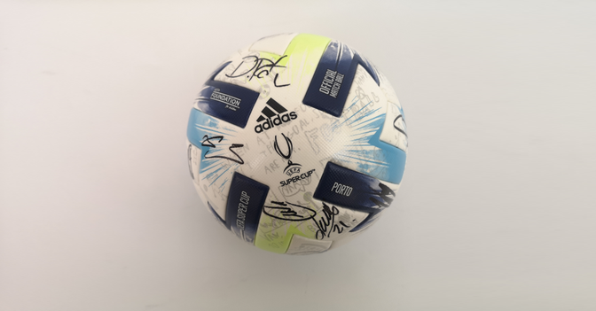 Supercup-Ball signiert   Supercup-Ball signiert