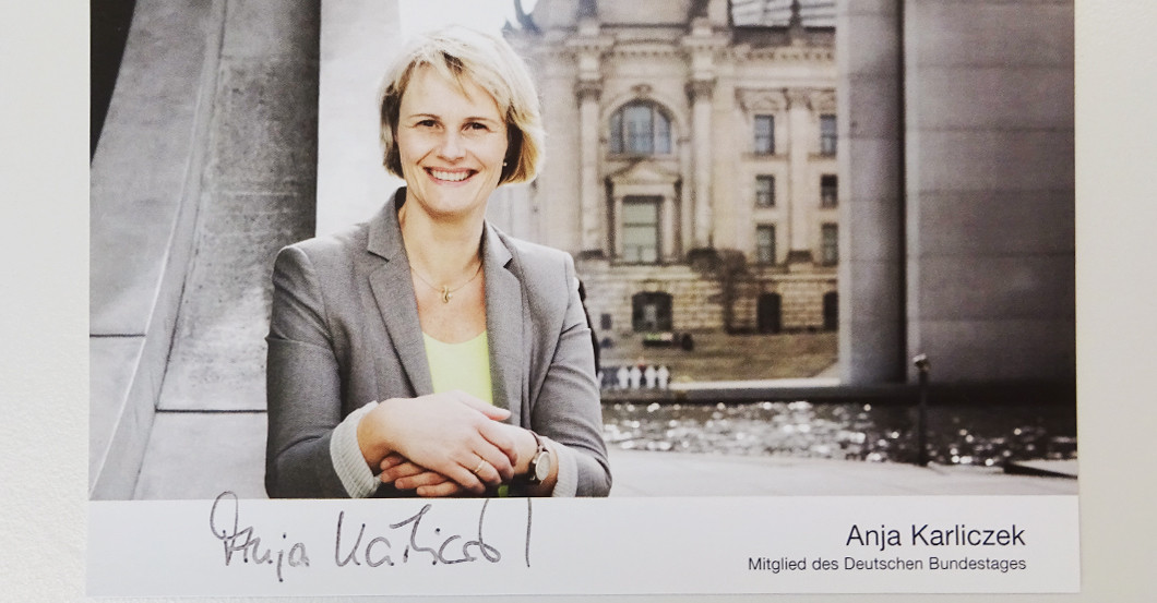  Tassen Anja Karliczek 