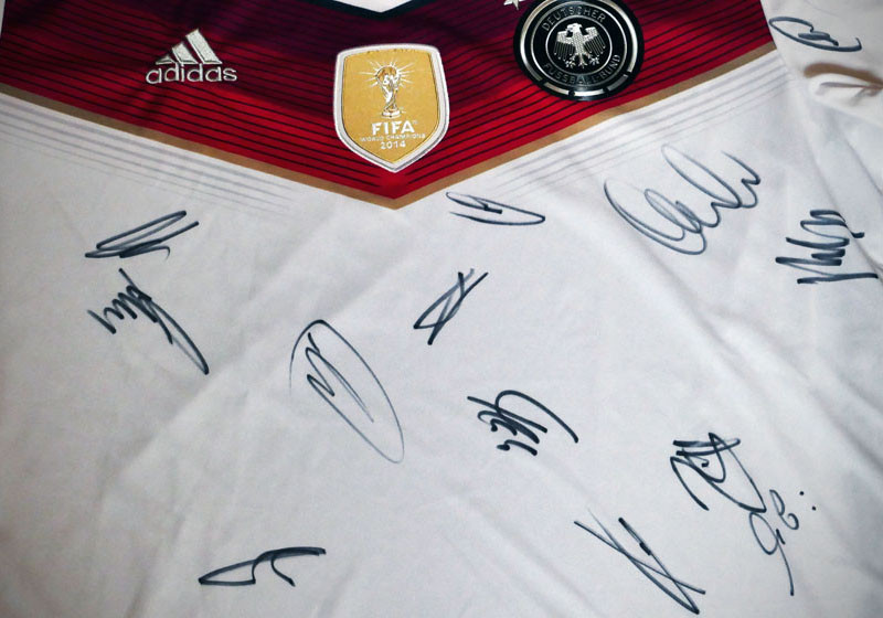 Teamsigniertes DFB Trikot   Teamsigniertes DFB Trikot