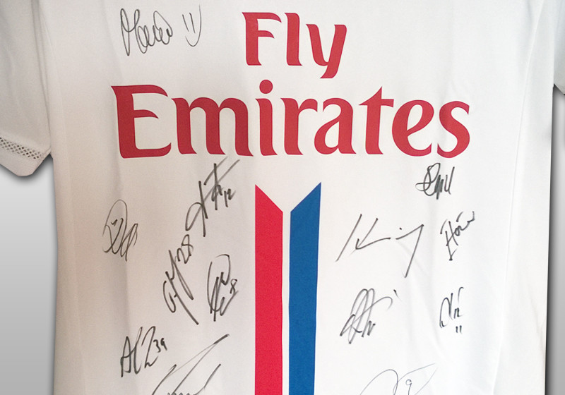  Teamsigniertes HSV Trikot 