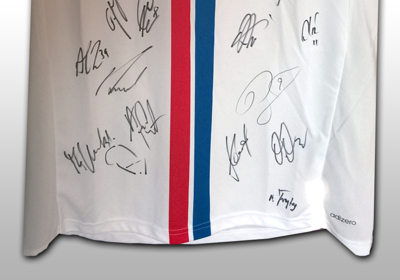  Teamsigniertes HSV Trikot 