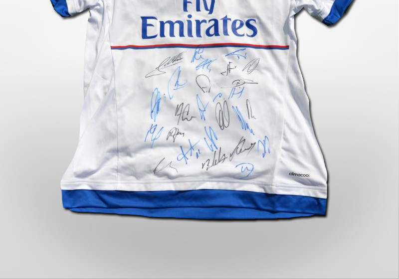  Teamsigniertes HSV Trikot 