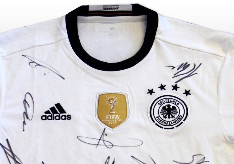 Teamsigniertes Trikot   Teamsigniertes Trikot