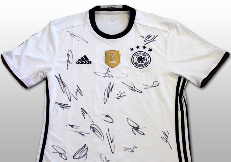 Teamsigniertes Trikot   Teamsigniertes Trikot